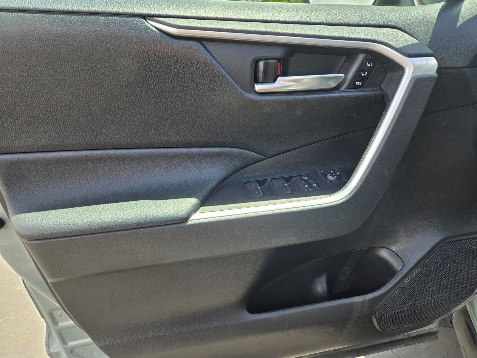 Used 2022 Toyota RAV4 XLE Premium AWD/4WD image 14