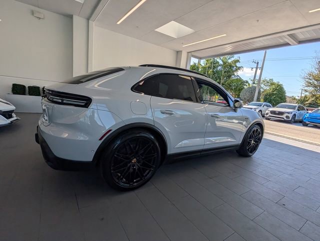 Used 2024 Porsche Macan 4 Electric image 13