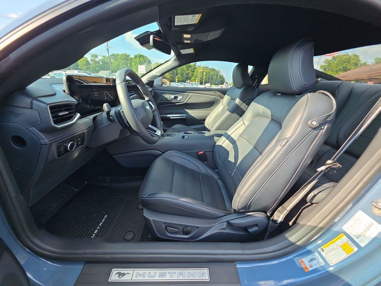 Used 2025 Ford Mustang GT Premium RWD image 3