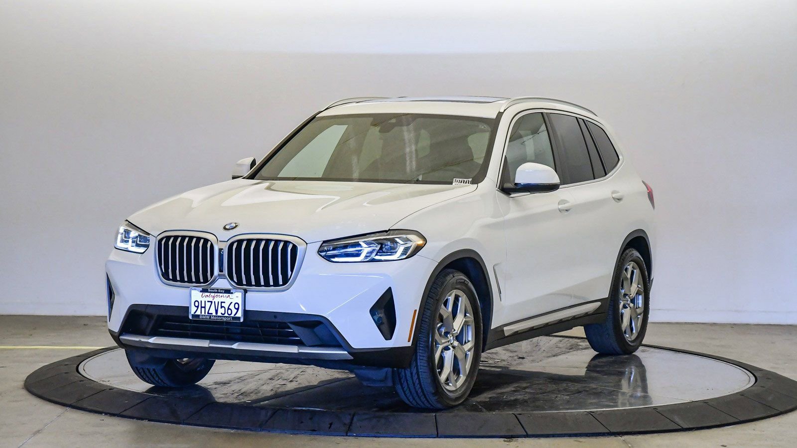 Certified 2024 BMW X3 sDrive30i w/ Premium Package image 1