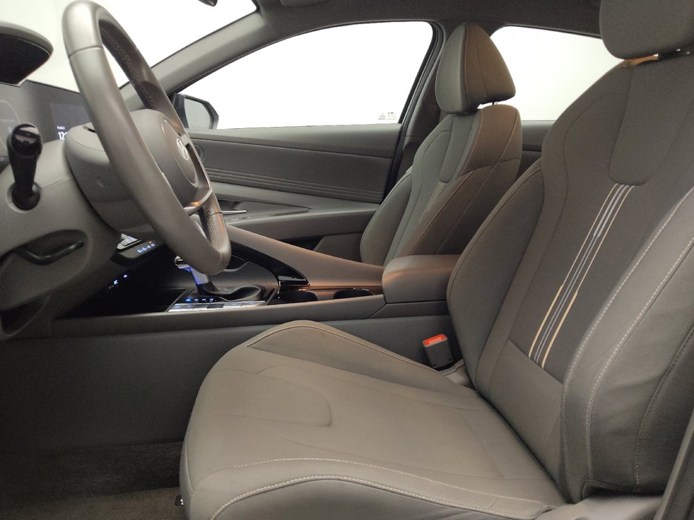 Used 2025 Hyundai Elantra SEL FWD image 17