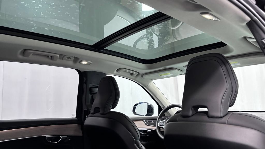Certified 2025 Volvo XC90 B6 Plus AWD/4WD image 26