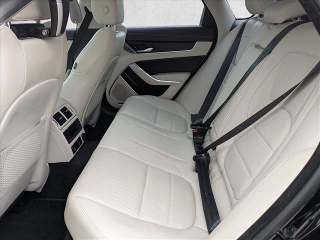 Used 2022 Jaguar XF R-Dynamic SE image 21