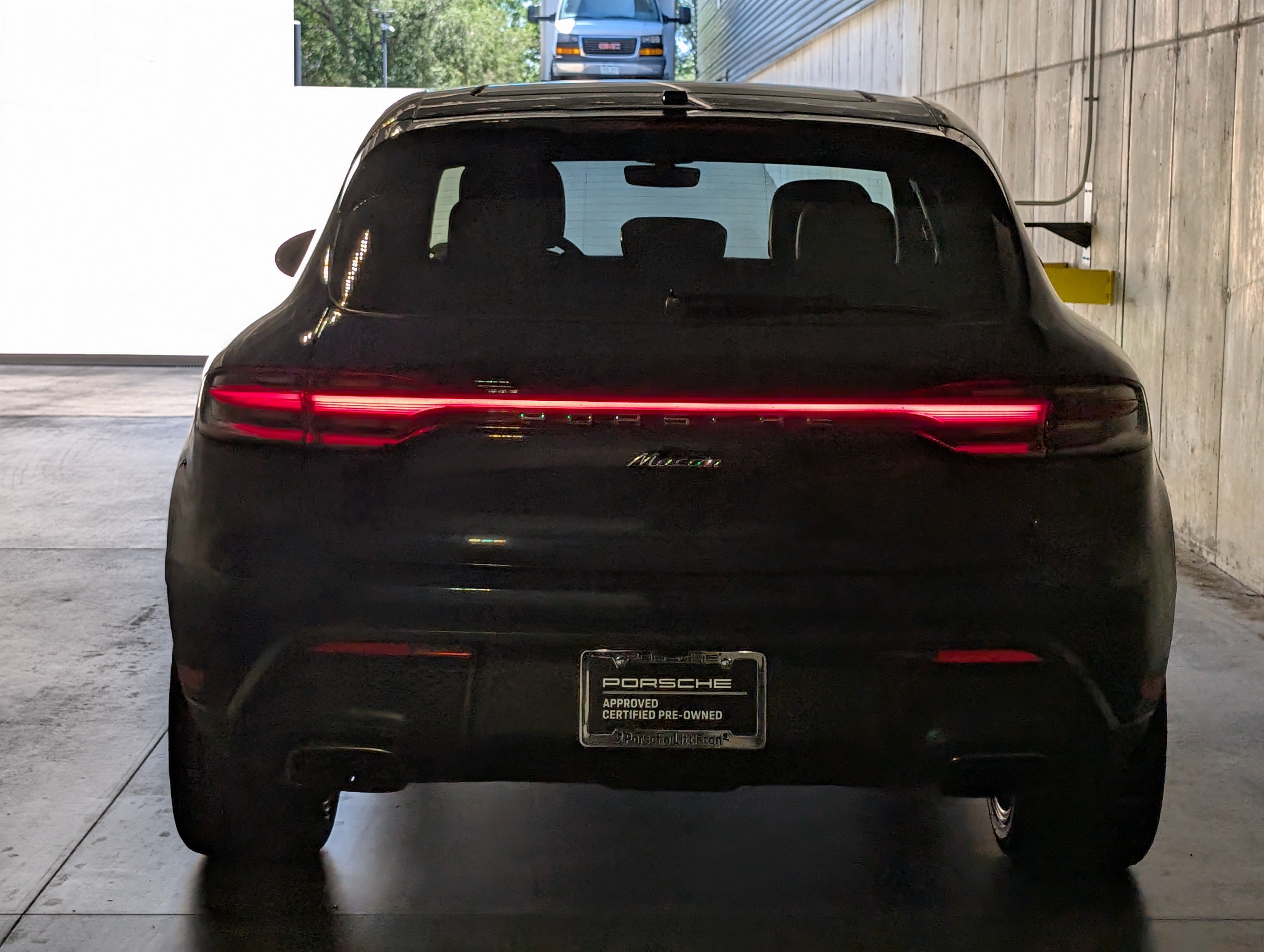 Certified 2023 Porsche Macan AWD/4WD image 8