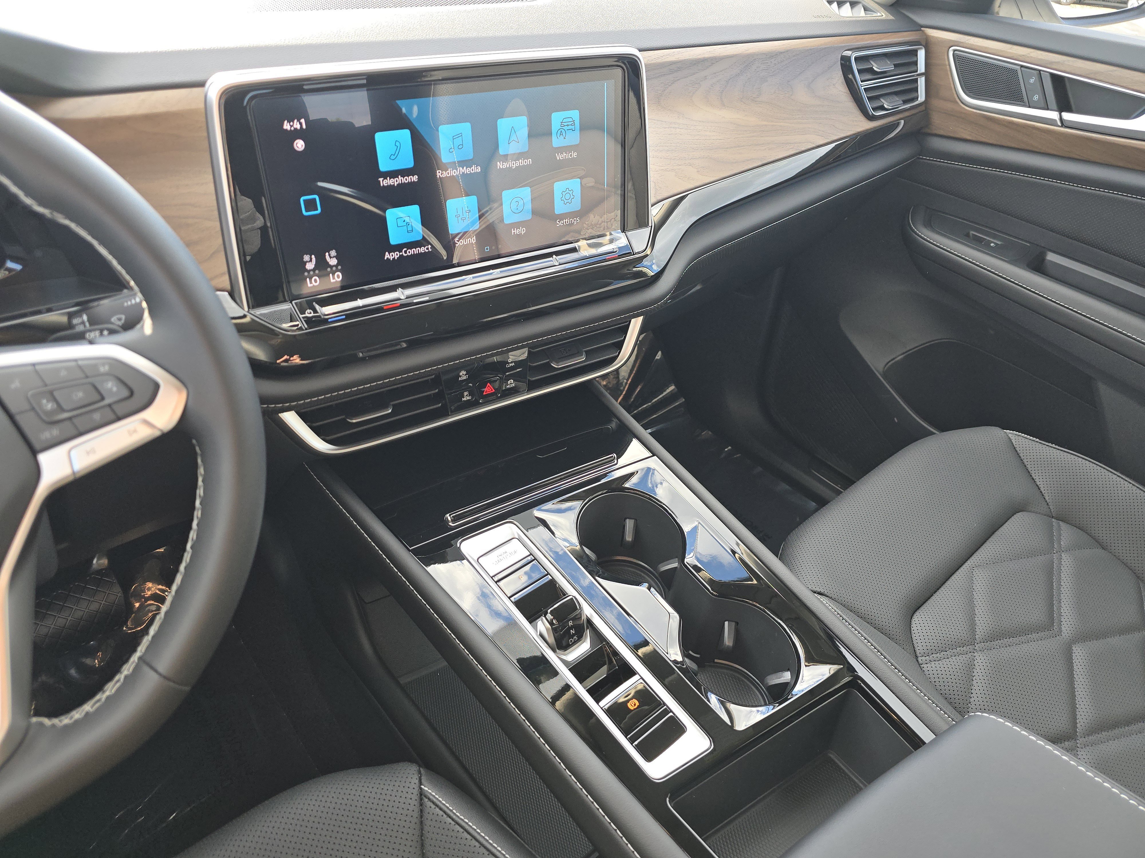 New 2026 Volkswagen Atlas SE image 23