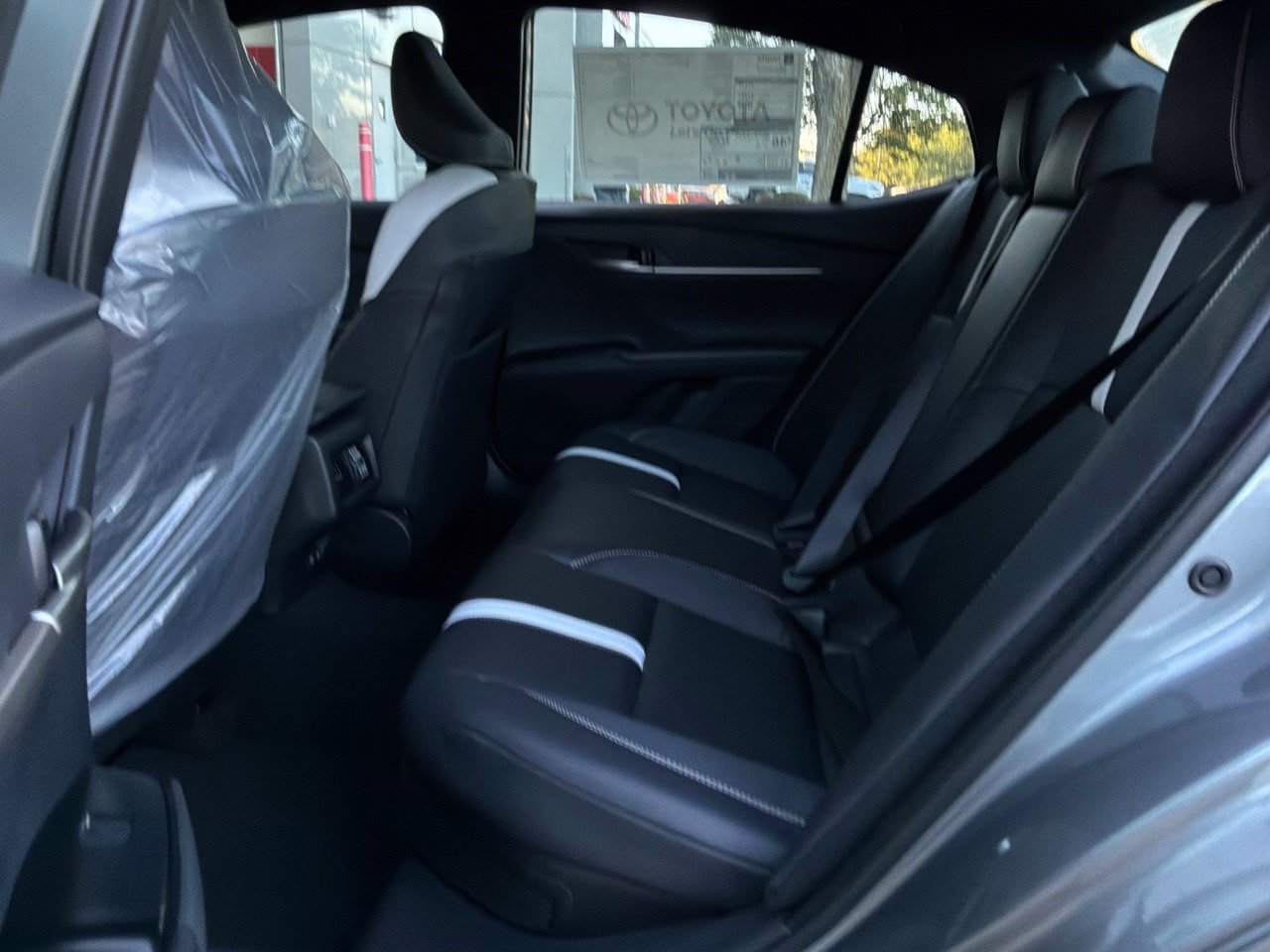 New 2026 Toyota Camry Hybrid FWD image 11