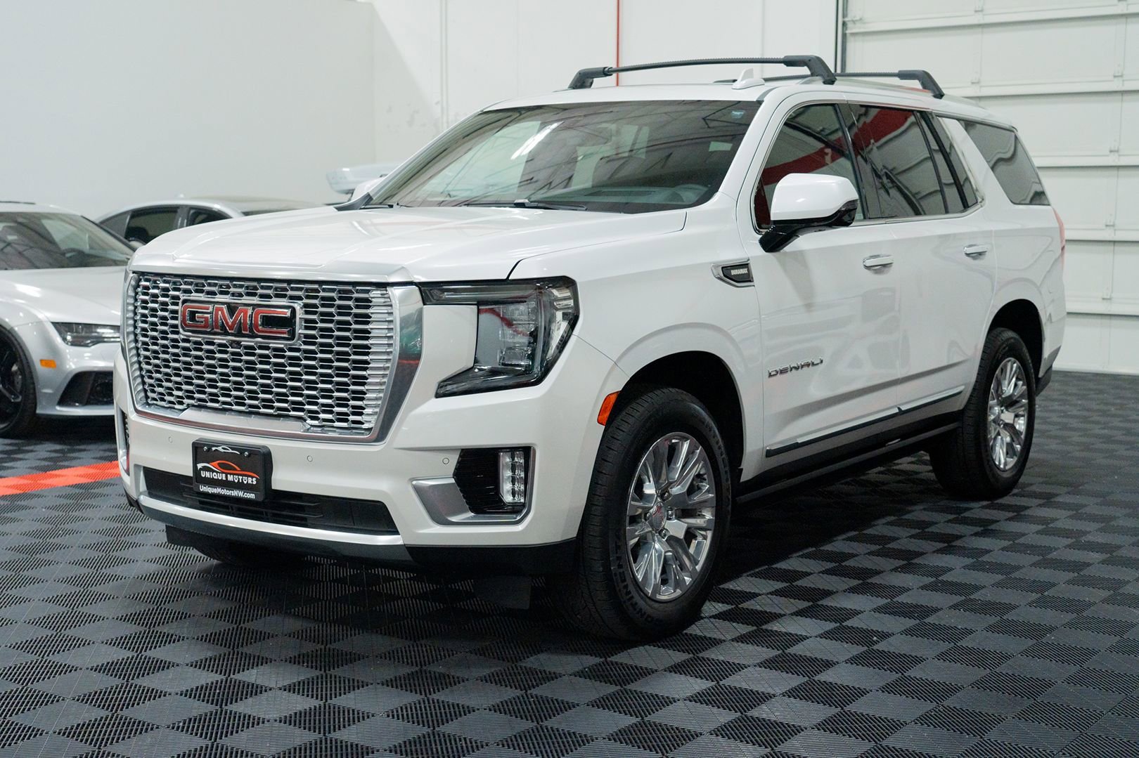 Used 2024 GMC Yukon Denali AWD/4WD image 3