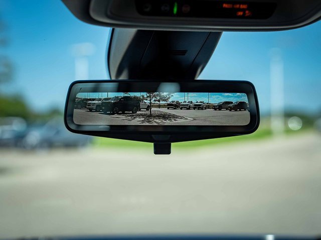 Used 2021 Chevrolet Traverse Premier image 36