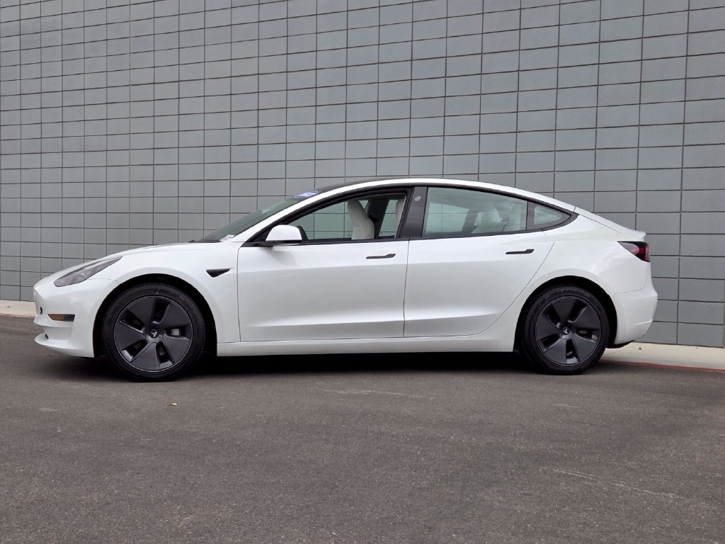 Used 2023 Tesla Model 3 Standard Range RWD image 2