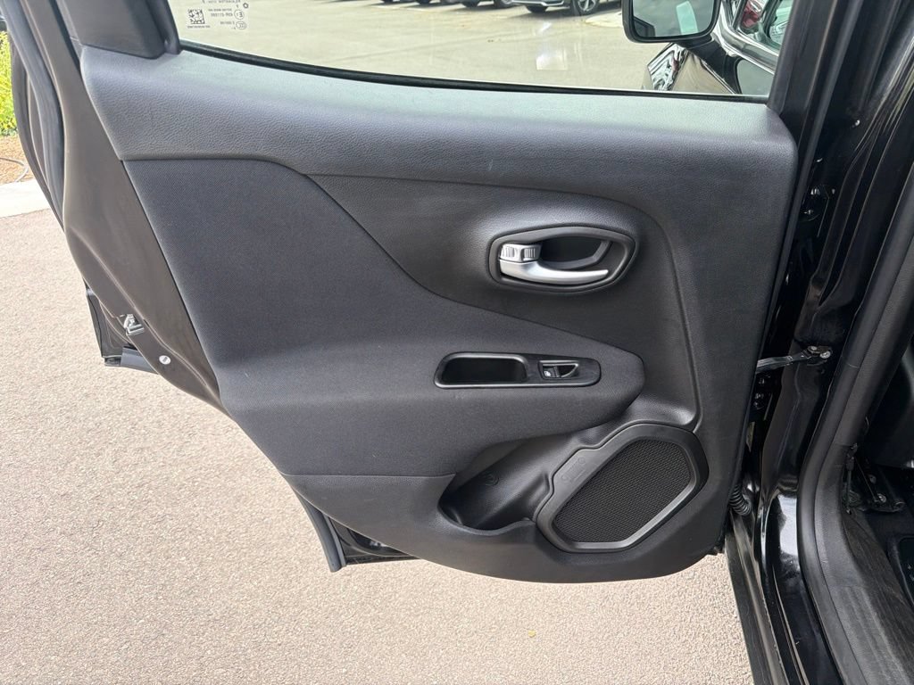 Used 2020 Jeep Renegade Latitude w/ Popular Equipment Group AWD/4WD image 19