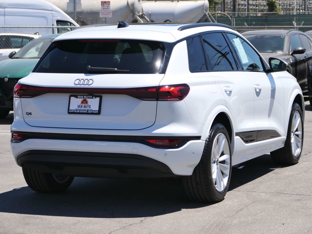 Used 2025 Audi Q6 e-tron Premium image 4