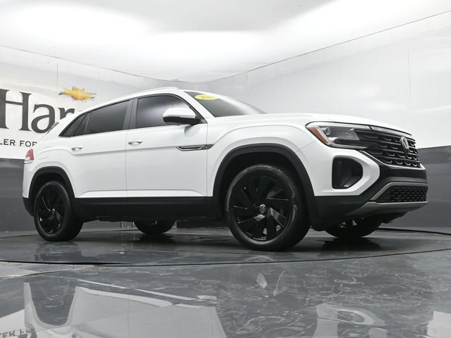 Used 2024 Volkswagen Atlas Cross Sport SE w/ Black Wheel Package FWD image 2