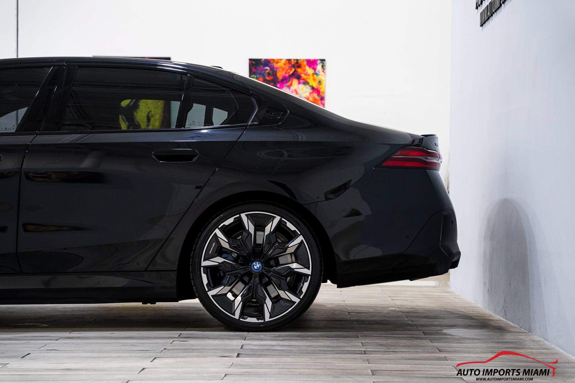 Used 2025 BMW 550e xDrive w/ Executive Package AWD/4WD image 14