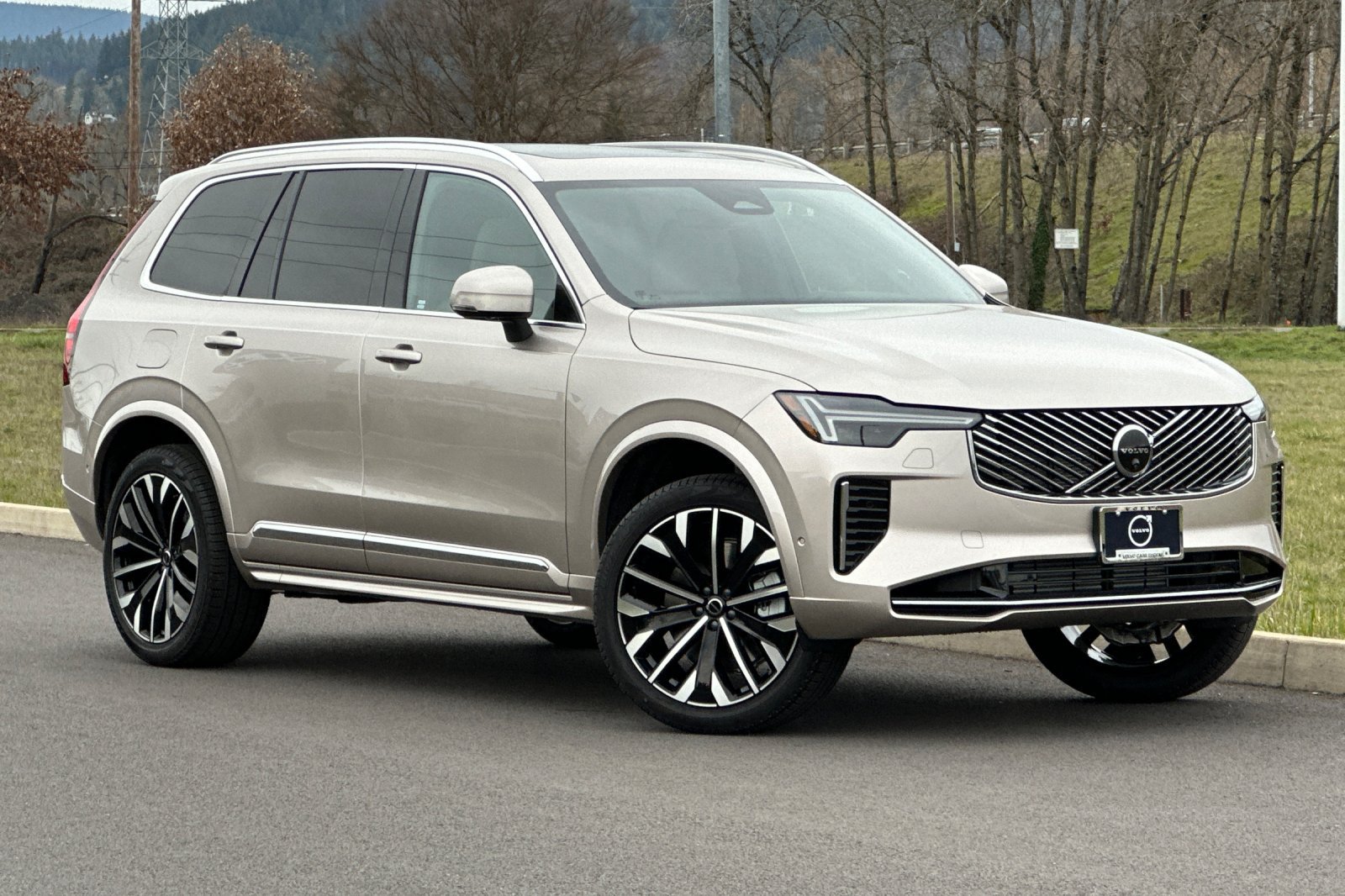New 2026 Volvo XC90 T8 Plus w/ Protection Package Premier