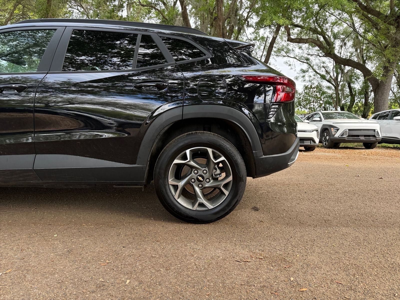 Used 2025 Chevrolet Trax LT w/ LT Convenience Package image 16