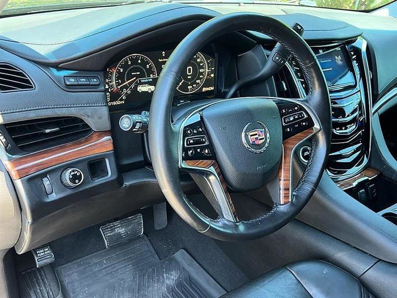 Used 2015 Cadillac Escalade Luxury RWD image 17