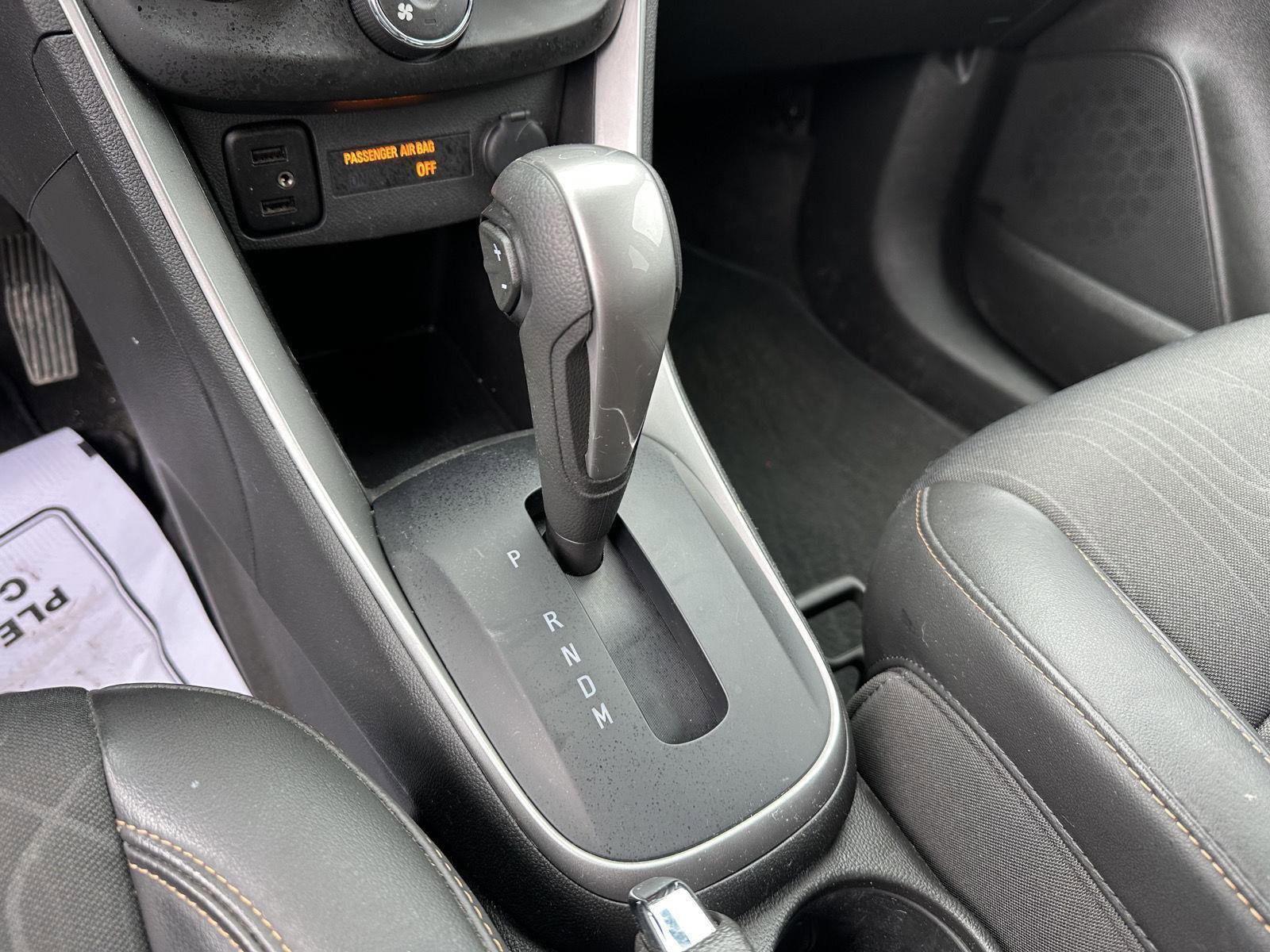 Used 2022 Chevrolet Trax LT w/ LT Convenience Package image 30