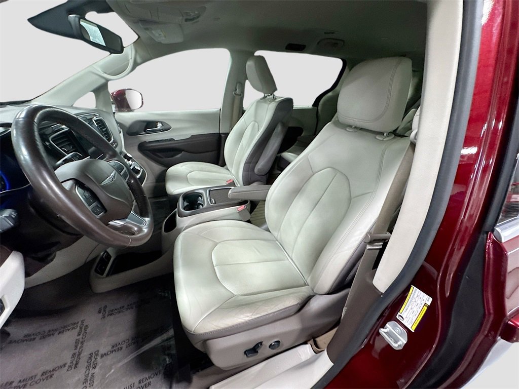 Used 2019 Chrysler Pacifica Touring-L Plus image 20