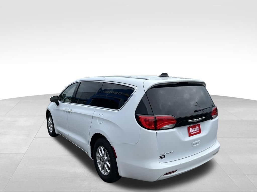 Used 2023 Chrysler Voyager LX FWD image 44