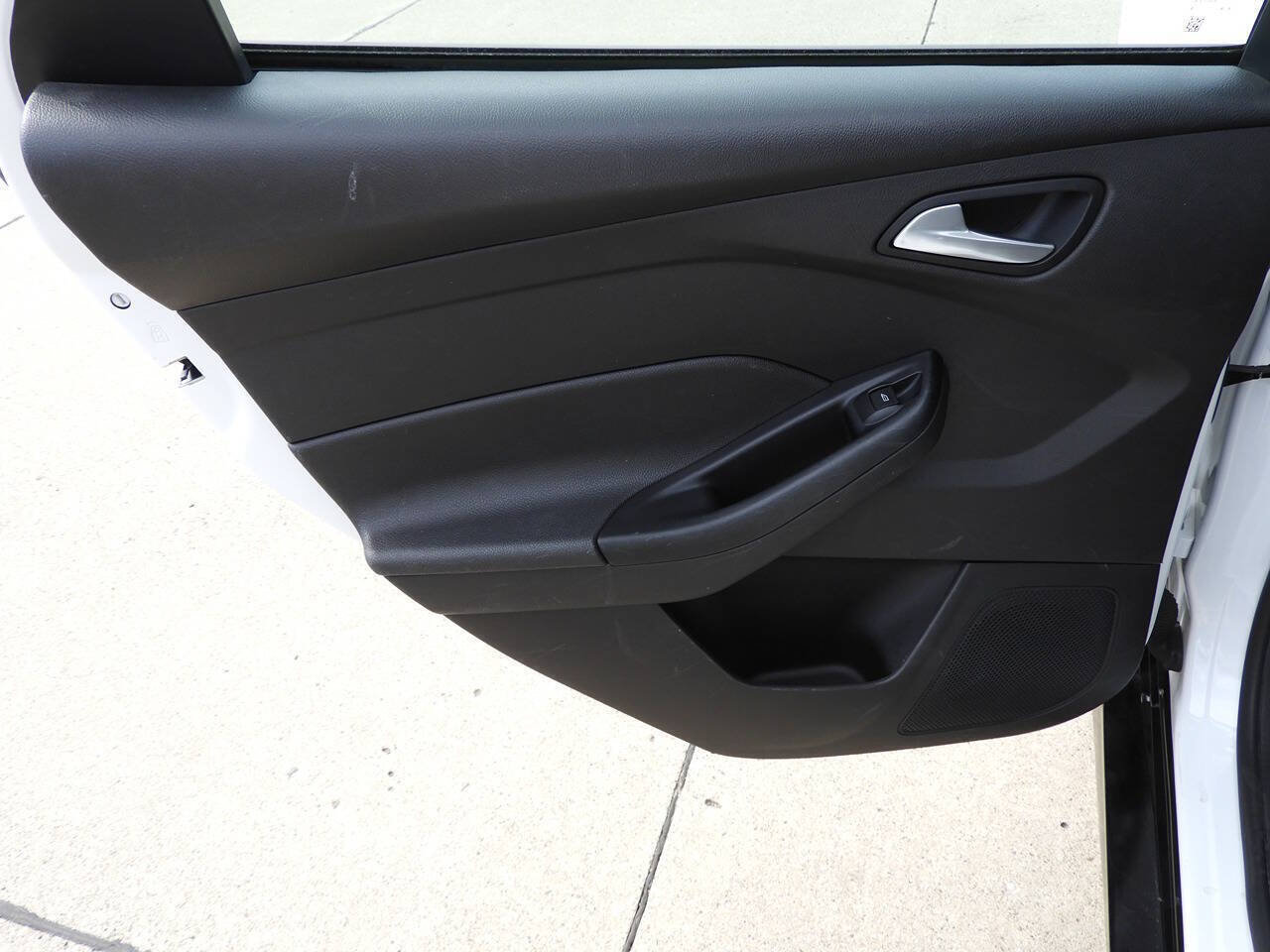 Used 2018 Ford Focus SE w/ Cold Weather Package FWD image 22