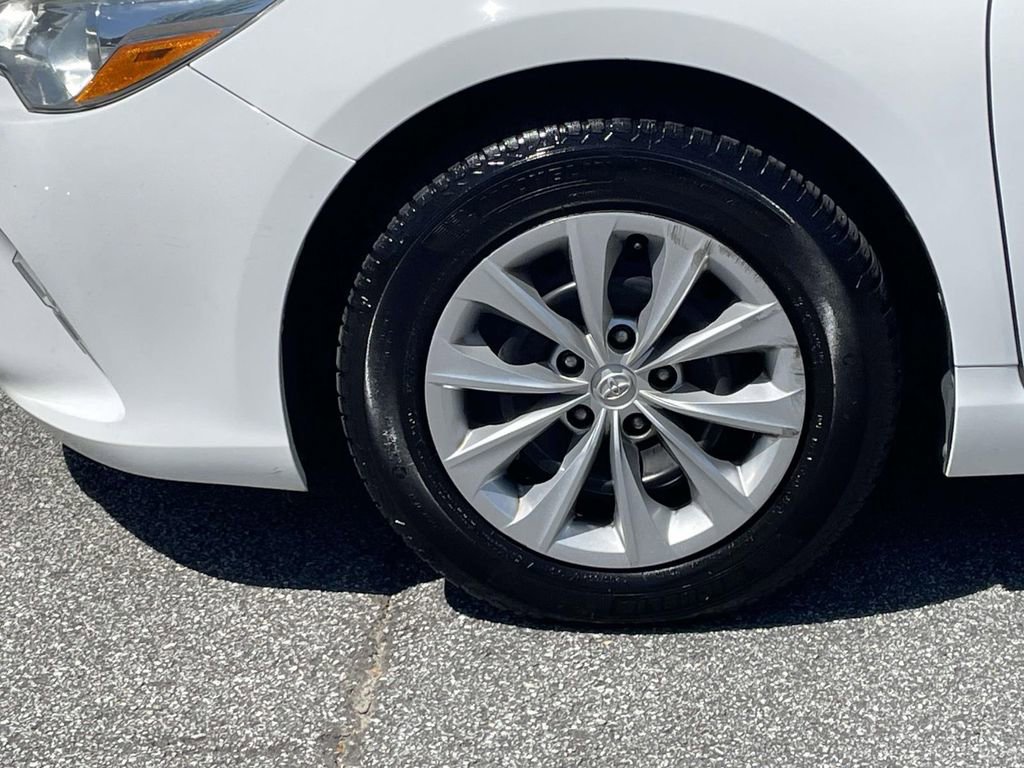Used 2016 Toyota Camry LE image 9