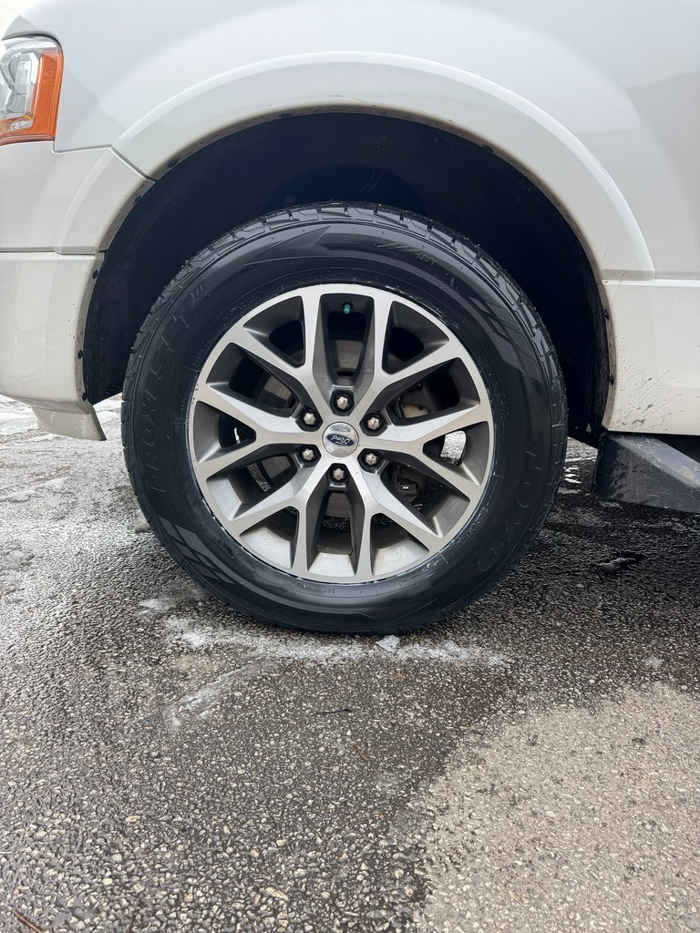 Used 2017 Ford Expedition XLT w/ Equipment Group 202A image 8