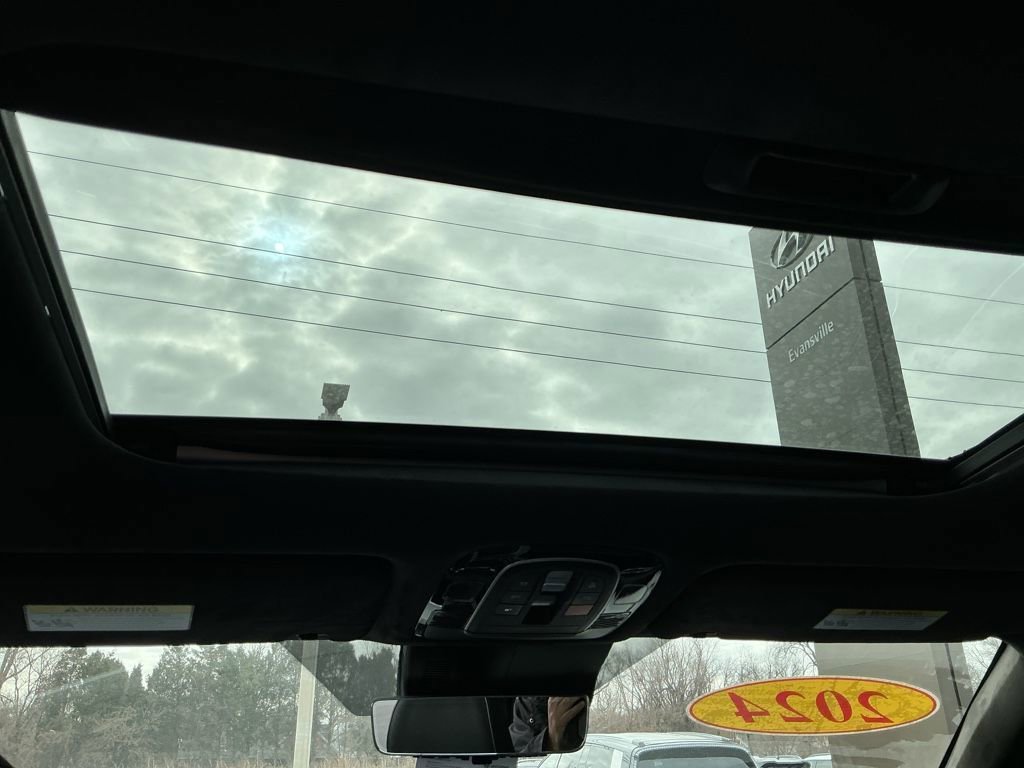 Used 2024 Hyundai Palisade Calligraphy image 9