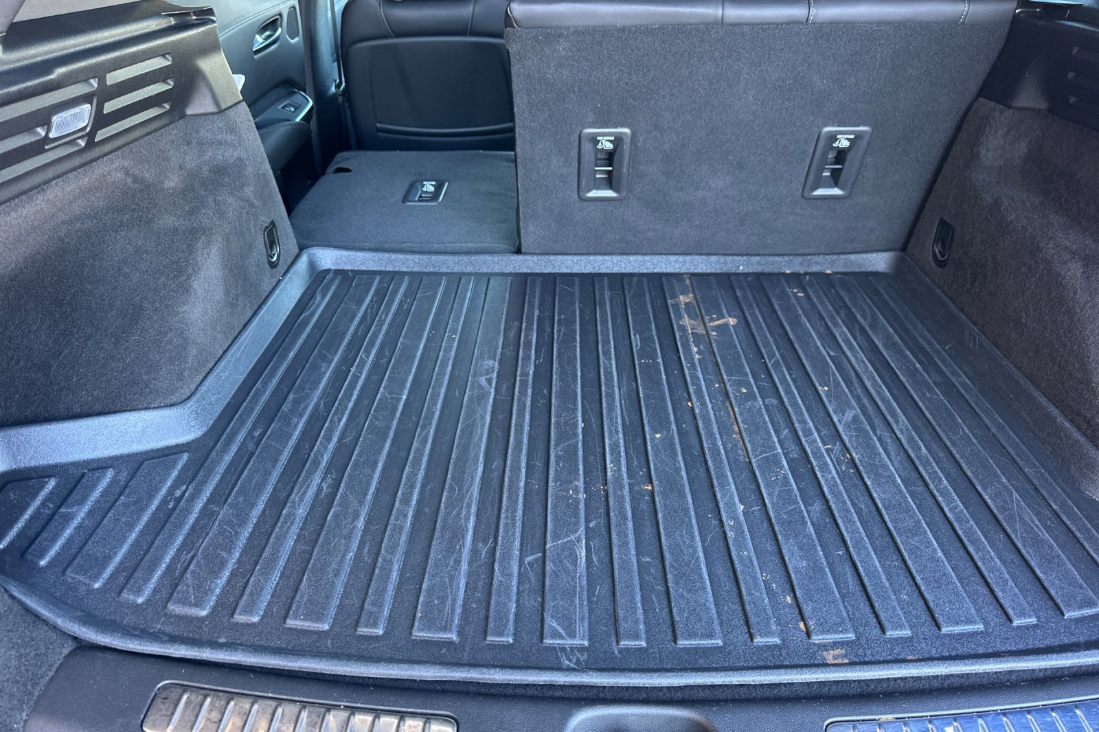 Used 2024 Cadillac XT4 Premium Luxury image 18