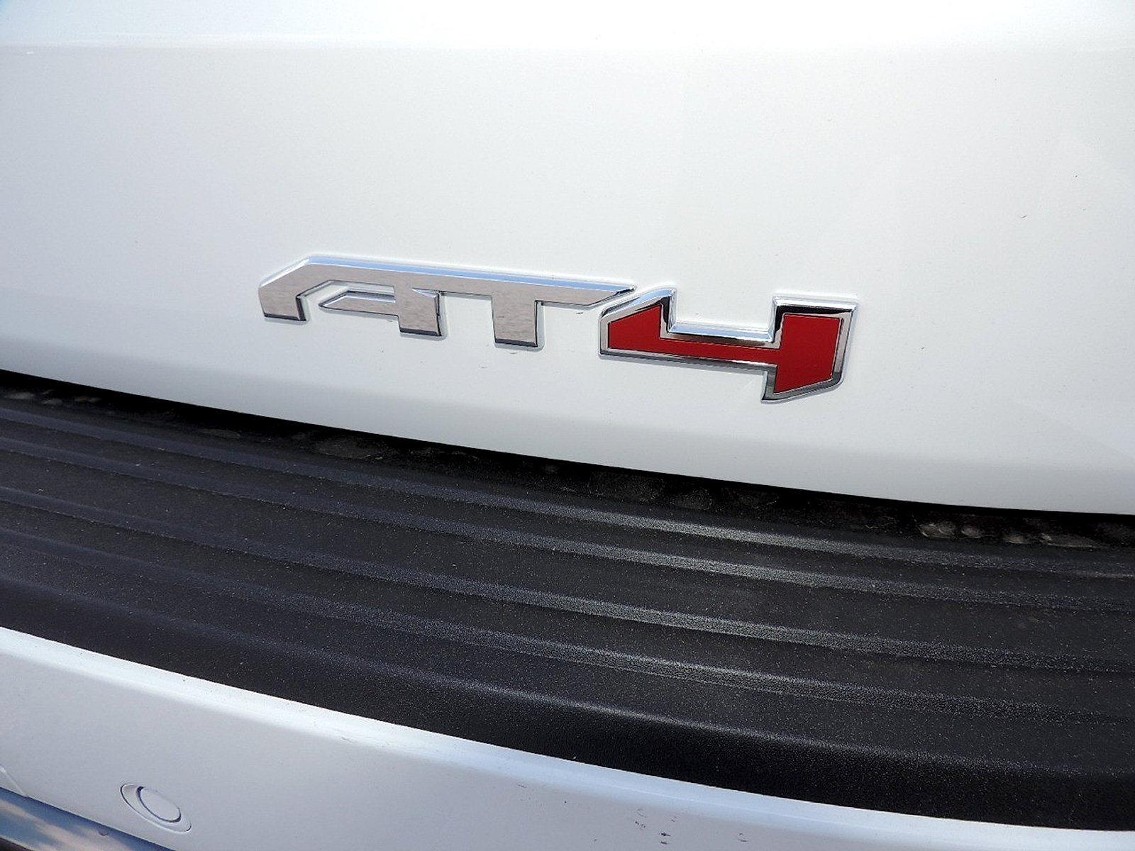 New 2026 GMC Yukon XL AT4 w/ AT4 Premium Plus Package AWD/4WD image 12