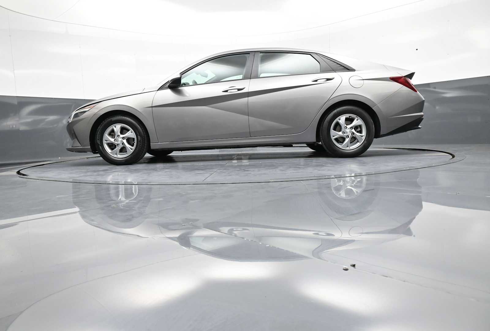 Certified 2023 Hyundai Elantra SE FWD image 31