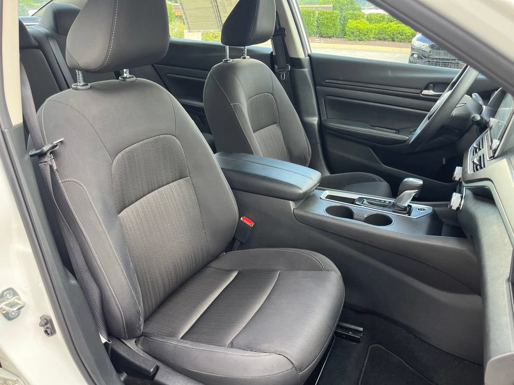 Used 2025 Nissan Altima 2.5 SV FWD image 29