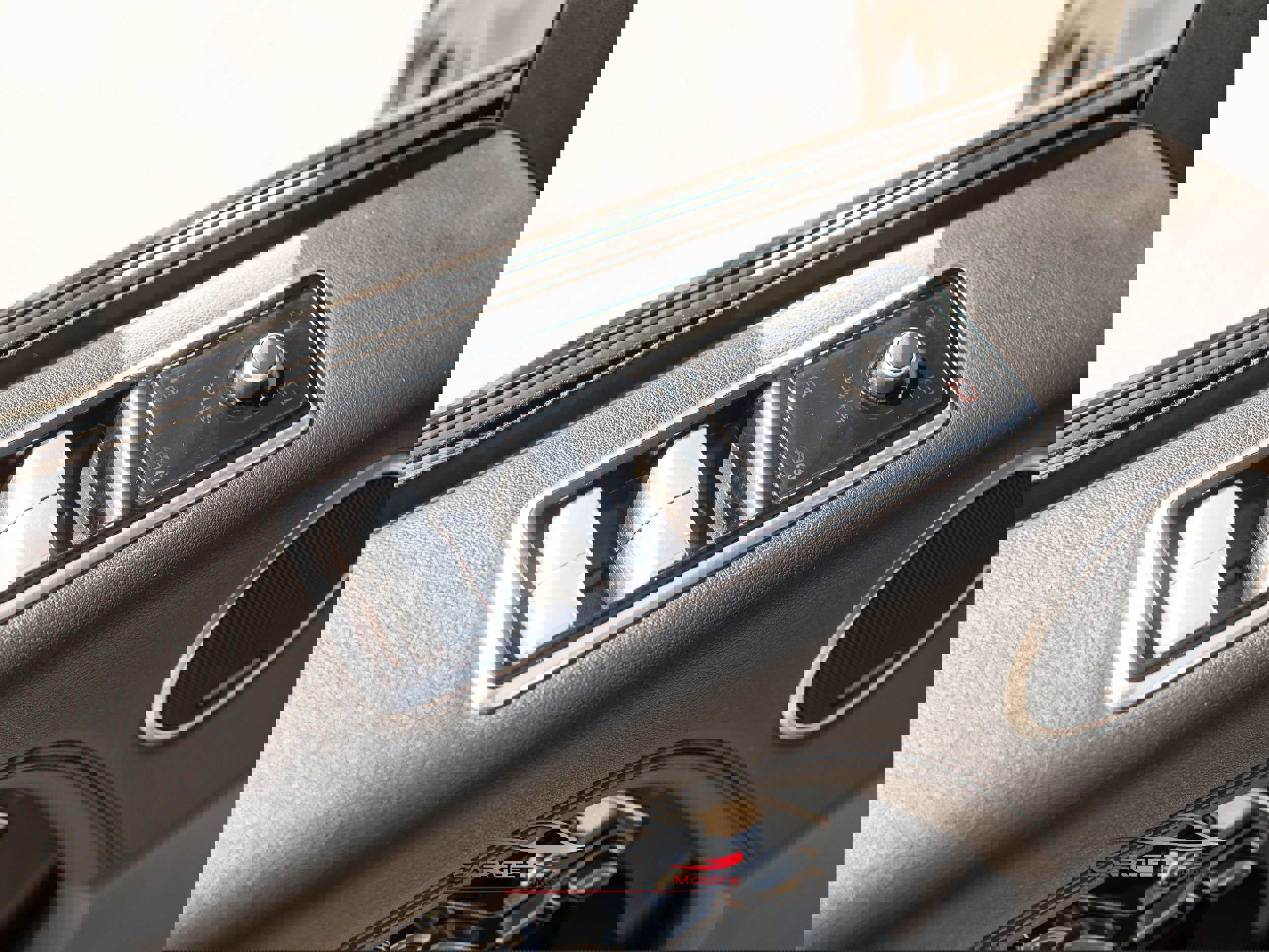 Used 2020 Land Rover Range Rover HSE image 41