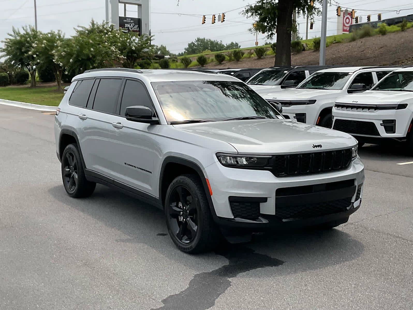 Used 2023 Jeep Grand Cherokee L Laredo RWD image 7