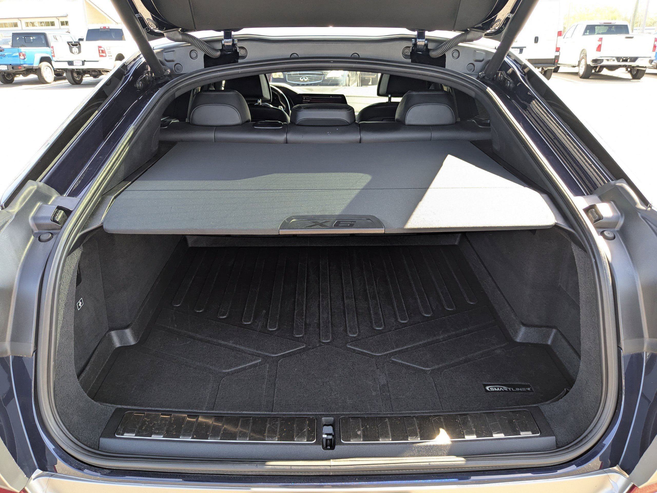 Used 2020 BMW X6 M50i w/ Executive Package image 12