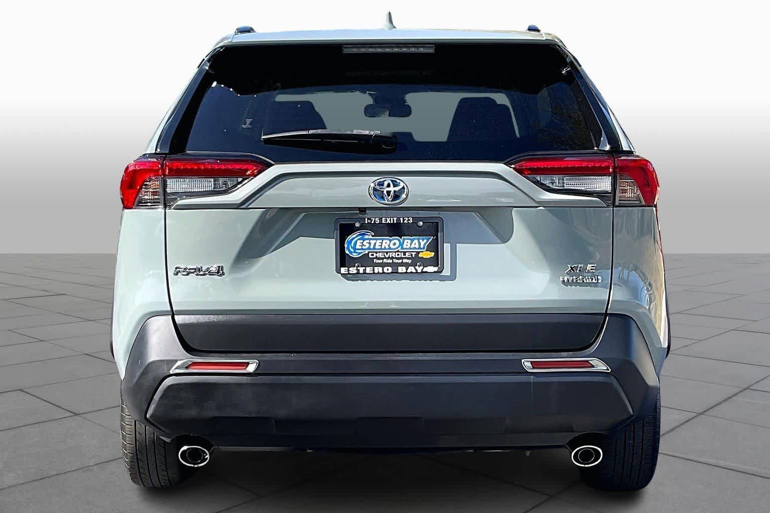 Used 2022 Toyota RAV4 XLE Premium image 5