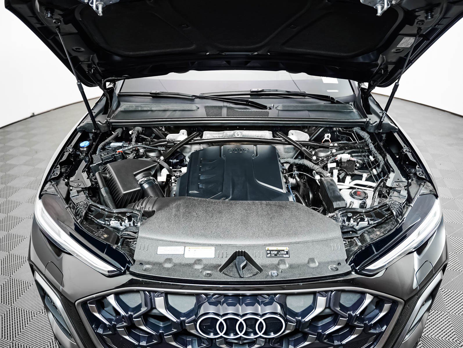 Certified 2025 Audi Q5 Premium Plus AWD/4WD image 4