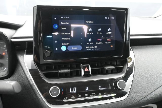 Used 2025 Toyota Corolla LE FWD image 39