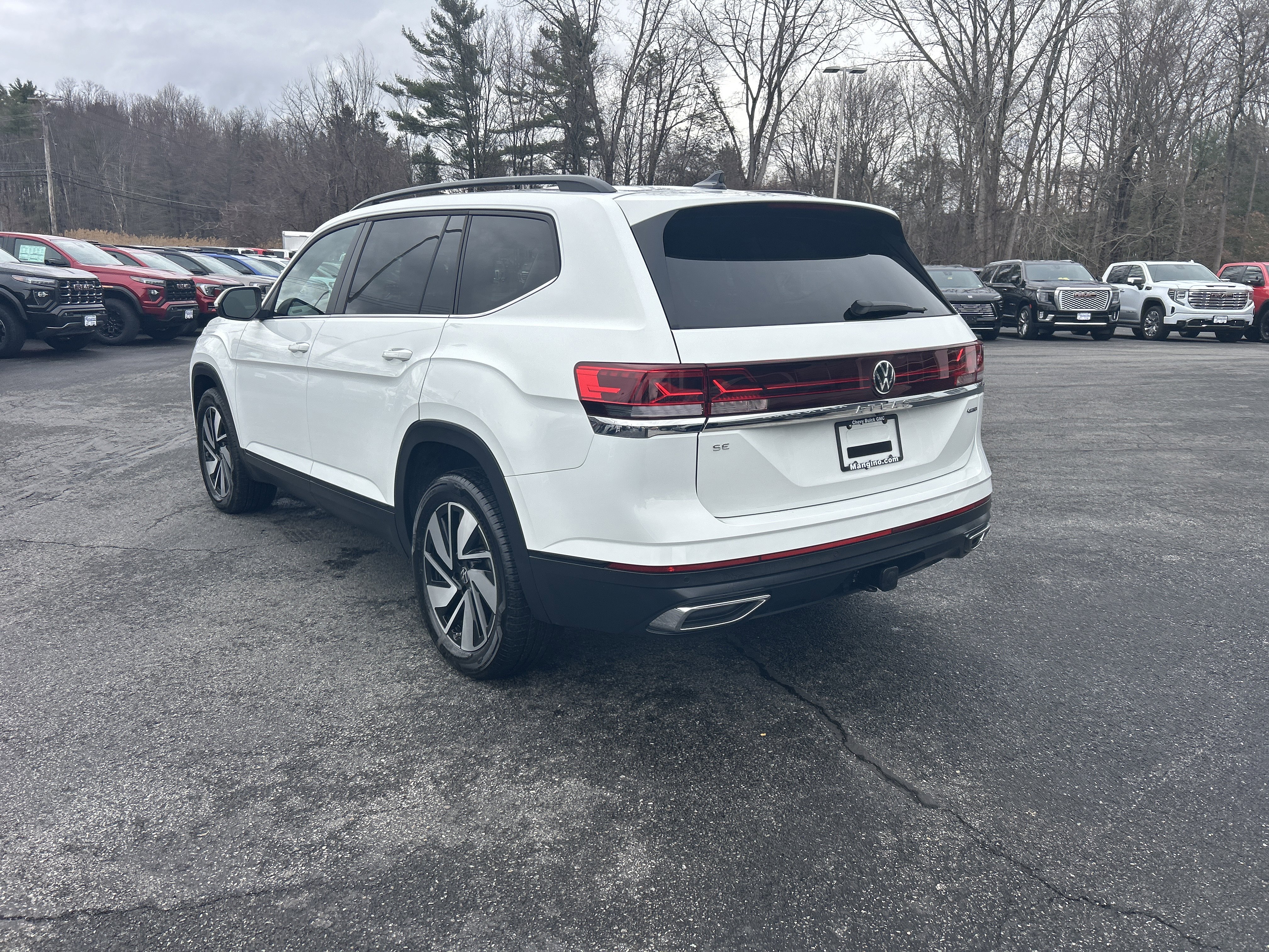 Used 2025 Volkswagen Atlas SE image 4