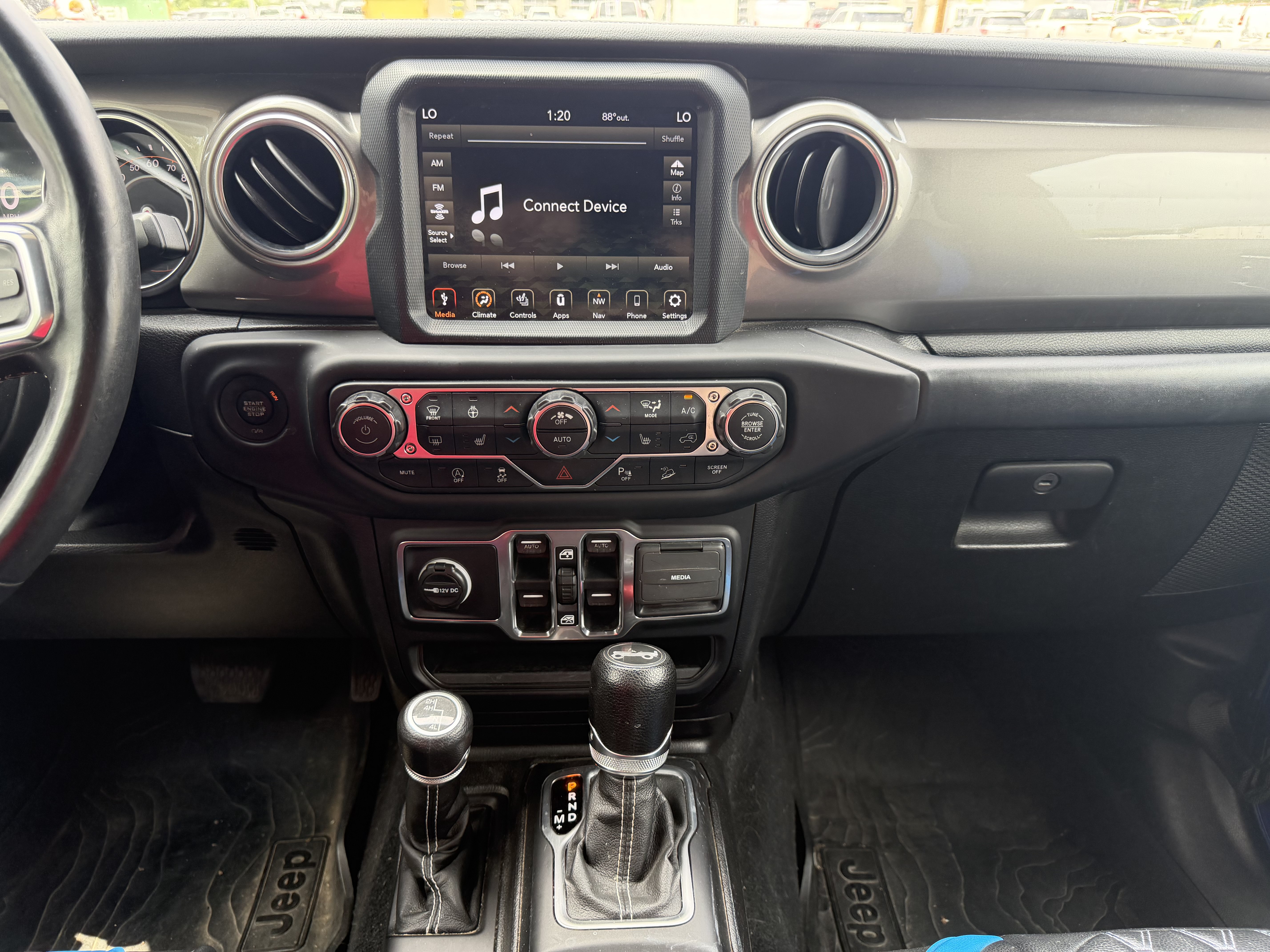Used 2018 Jeep Wrangler Unlimited Sahara AWD/4WD image 20