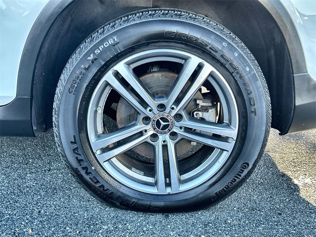 Used 2020 Mercedes-Benz GLC 300 4MATIC w/ Multimedia Package image 19