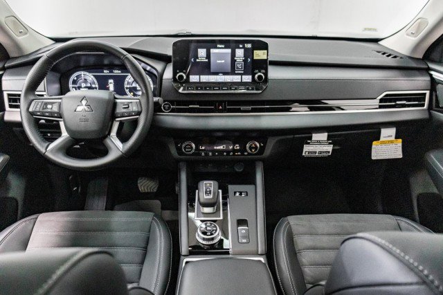 New 2025 Mitsubishi Outlander SE image 19