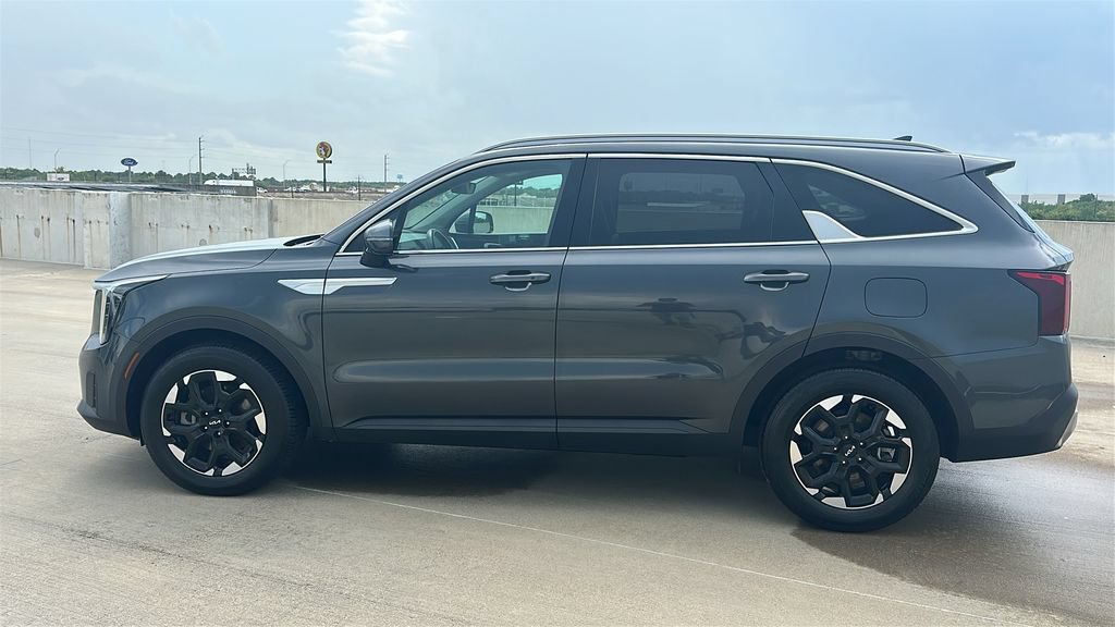 Used 2024 Kia Sorento S FWD image 9