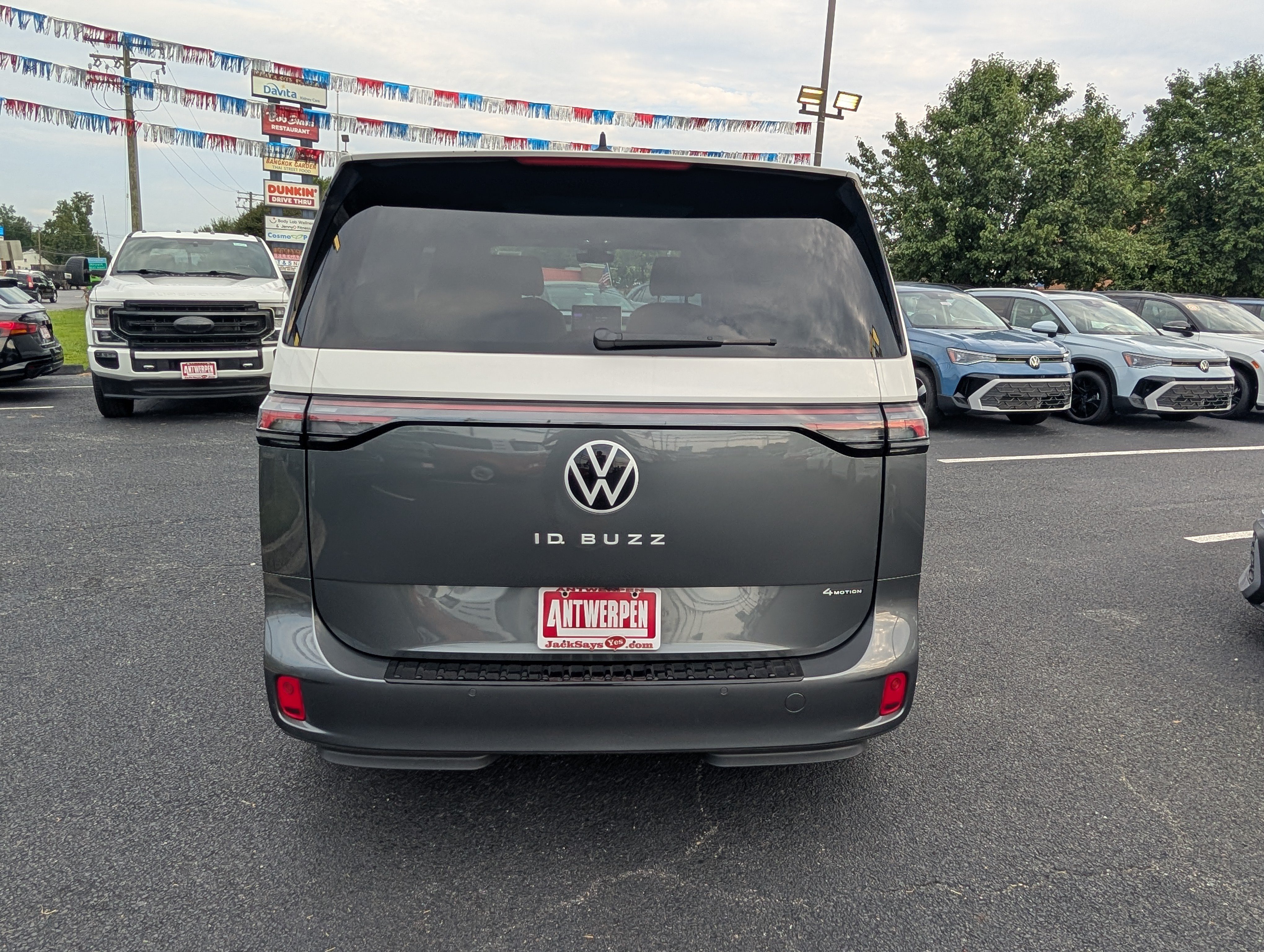 Used 2025 Volkswagen ID. Buzz Pro S Plus w/ Cupholders Package AWD/4WD image 4