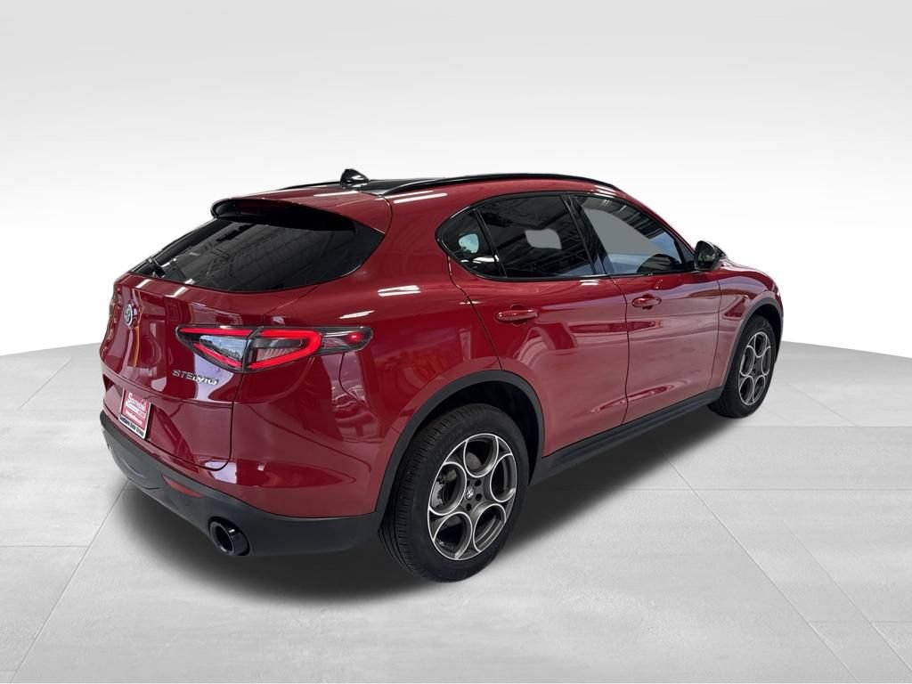 Used 2025 Alfa Romeo Stelvio Sprint w/ Convenience Package AWD/4WD image 9