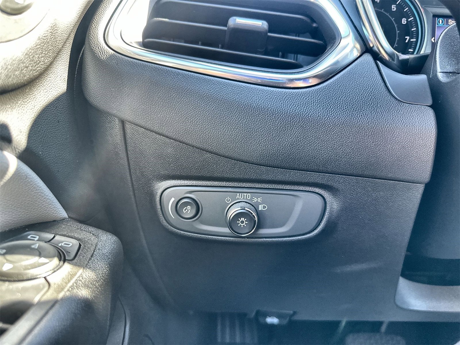 Used 2022 Chevrolet Equinox LS w/ LS Convenience Package image 17