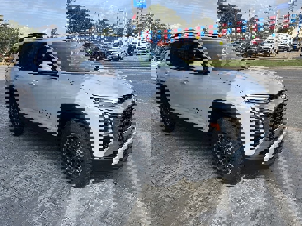 New 2026 Chevrolet Equinox ACTIV w/ Convenience Package III image 3