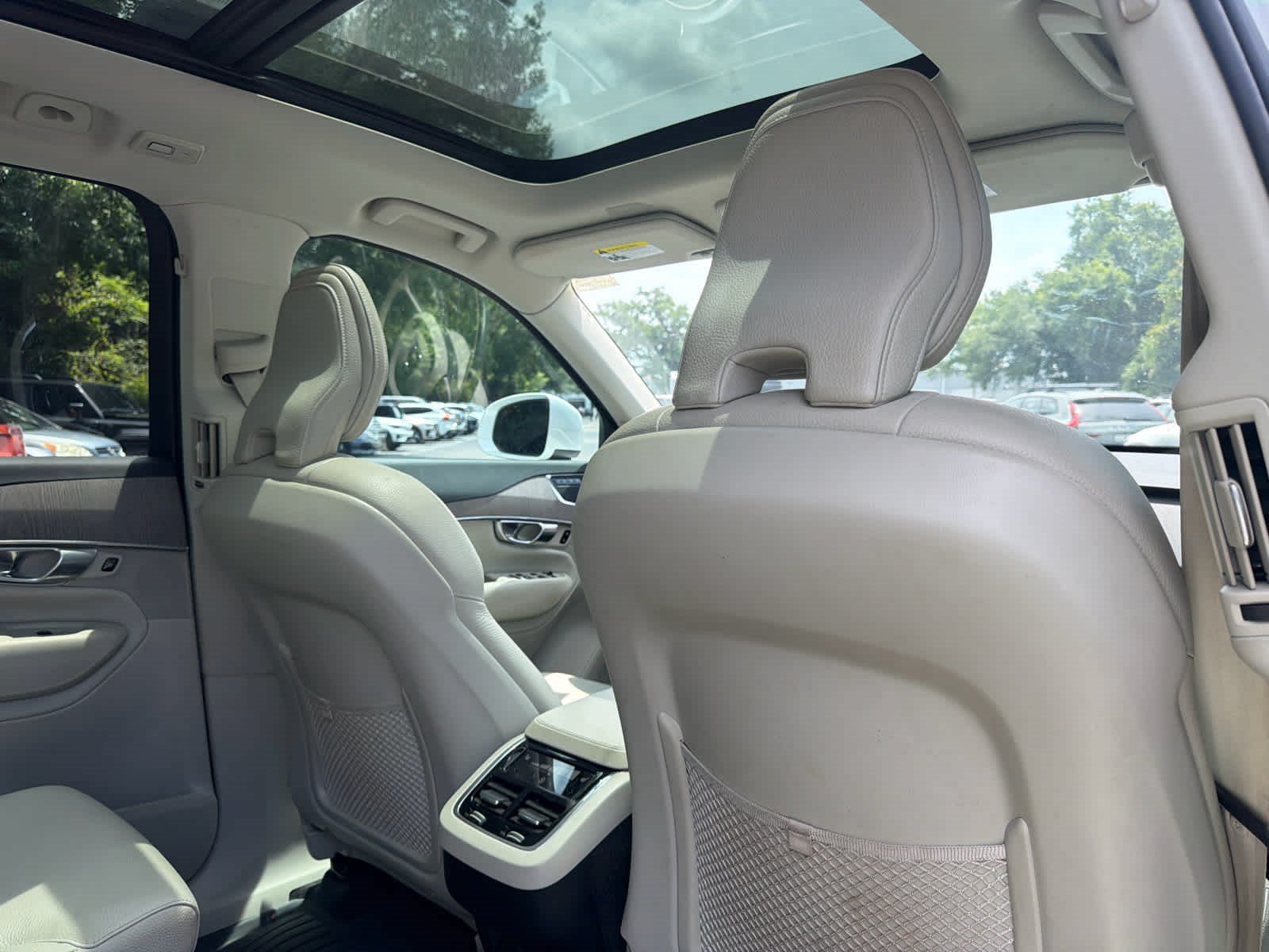 Used 2024 Volvo XC90 B6 Plus w/ Protection Package Premier AWD/4WD image 24