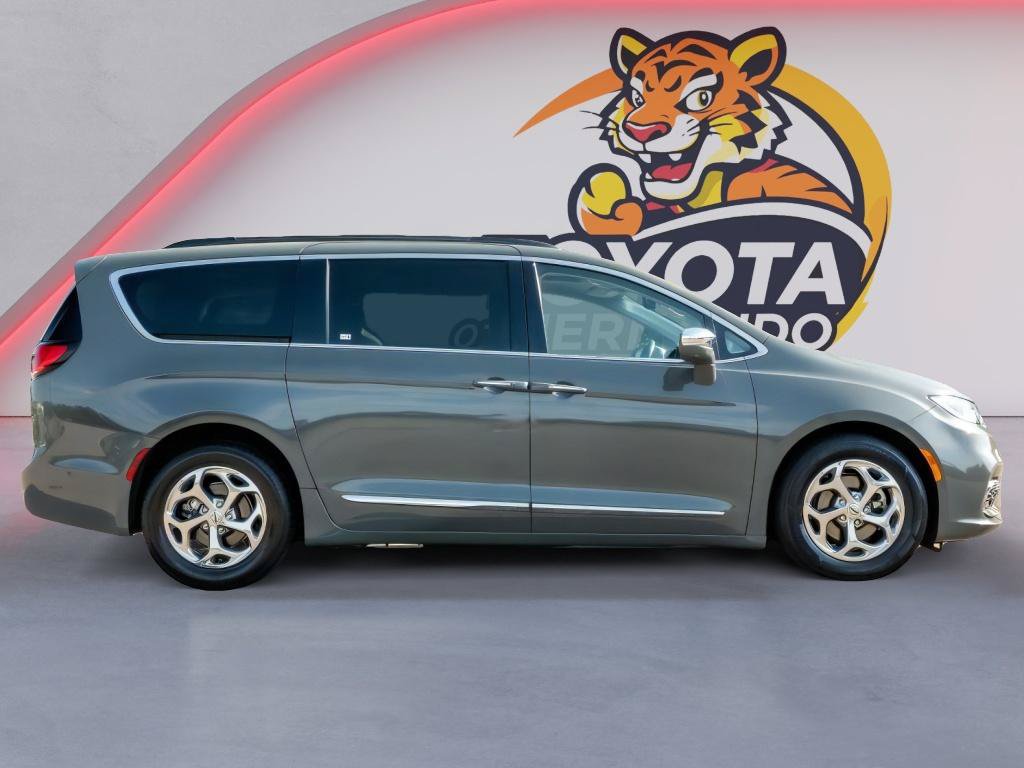 Used 2022 Chrysler Pacifica Limited FWD image 4