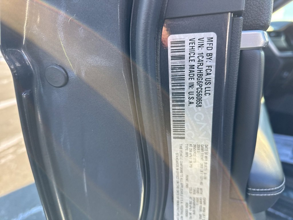 Used 2023 Jeep Grand Cherokee Limited w/ Black Appearance Package image 32