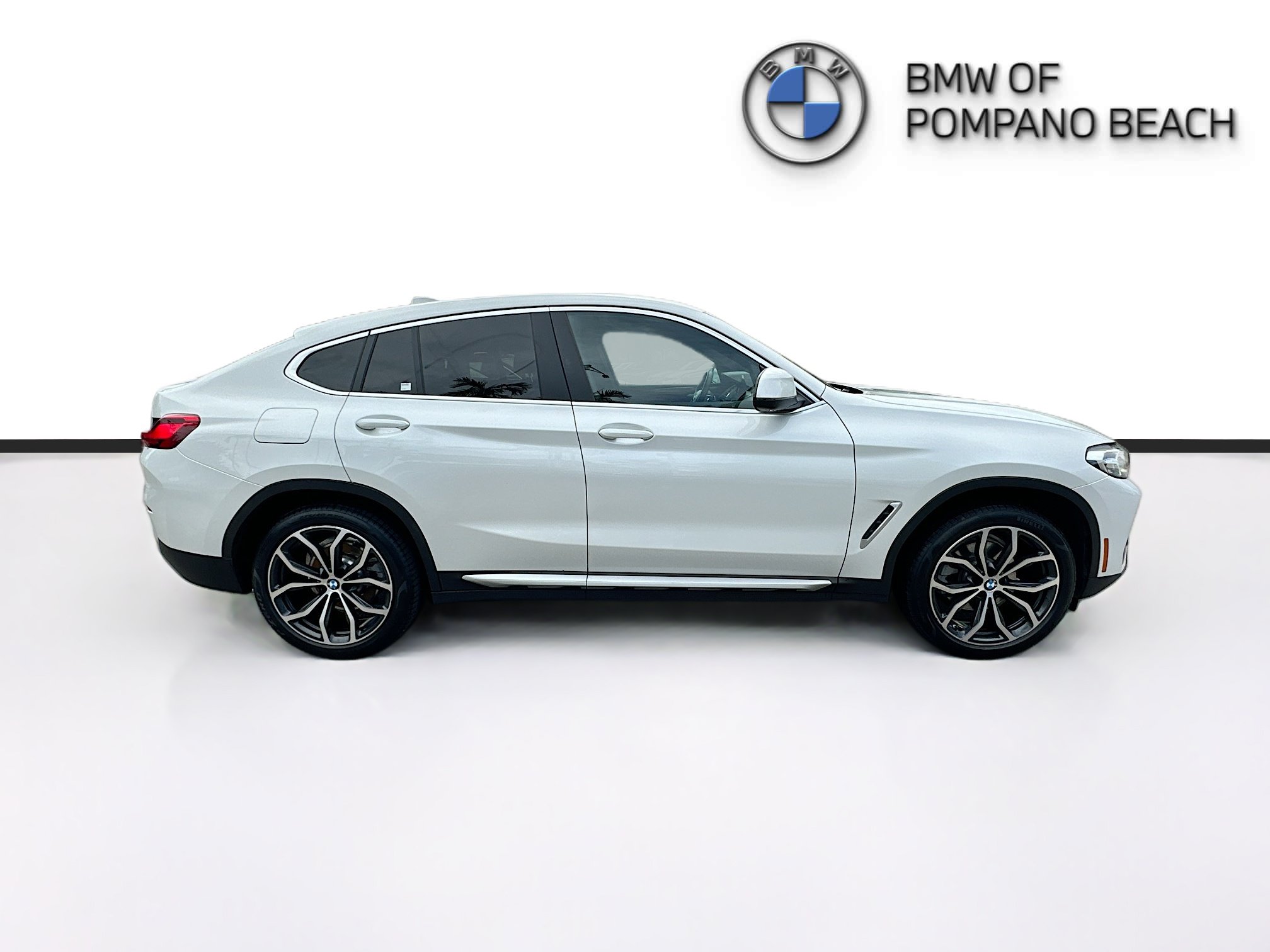 Used 2023 BMW X4 xDrive30i AWD/4WD image 8